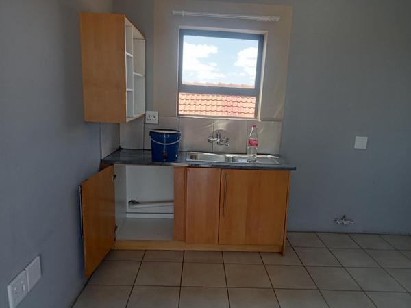Cottage For Rent in Lufhereng, Soweto